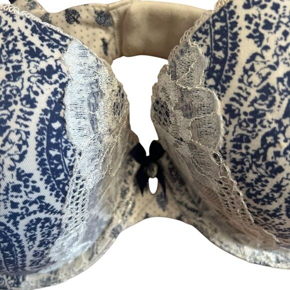 Victoria’s Secret Paisley Embroidered Lace Bra Size 36C - Picture 2 of 4